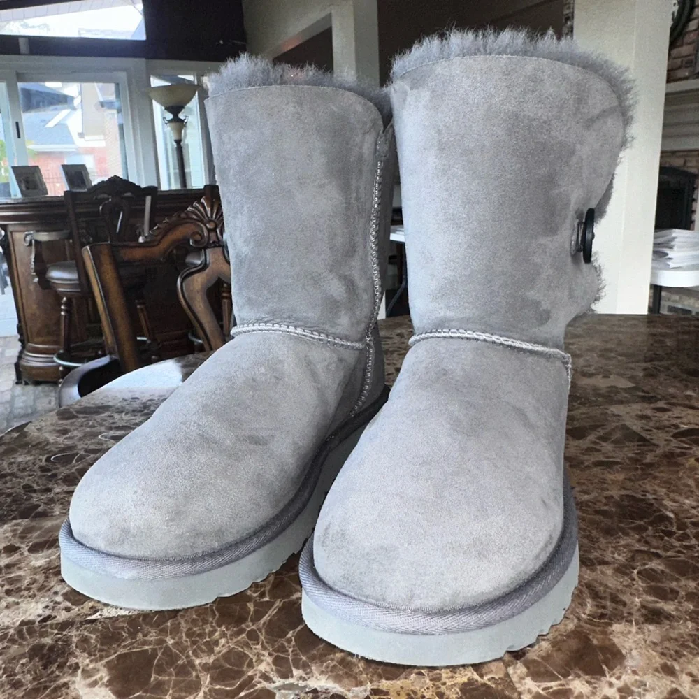 UGG Bailey Button Boot Size 9 - Picture 4 of 12
